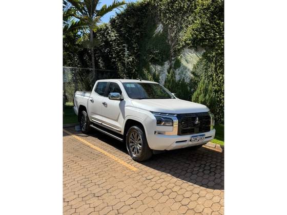 MITSUBISHI TRITON 2.4 BITURBO DIESEL CD HPE 4X4 AUTOMÁTICO MITSUBISHI TRITON 2.4 BITURBO DIESEL CD HPE 4X4 AUTOMÁTICO